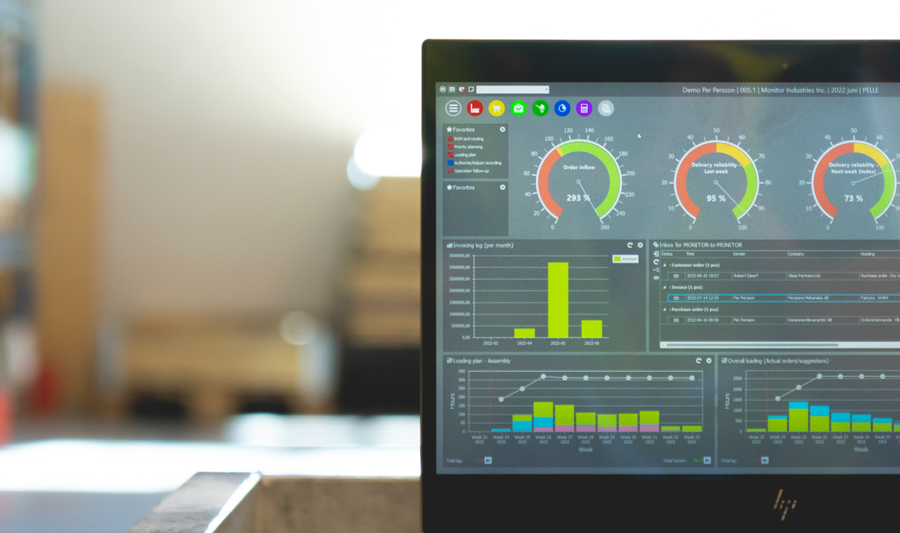 System Monitor ERP na laptopie w magazynie