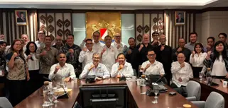 Foto bersama peserta Industrial Leaders Forum & Business Matching yang diselenggarakan oleh PT Monitor ERP System bersama Kadin Indonesia