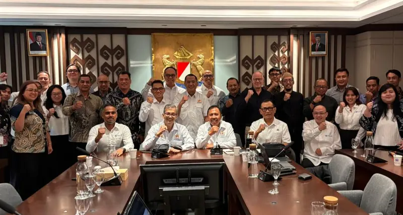 Foto bersama peserta Industrial Leaders Forum & Business Matching yang diselenggarakan oleh PT Monitor ERP System bersama Kadin Indonesia