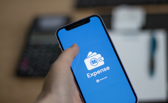 Monitor Expense on smartphone