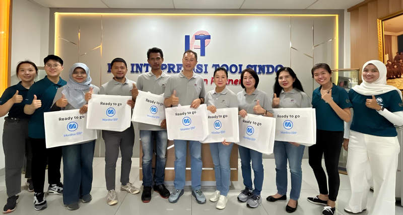 Tim PT Inti Presisi Toolsindo dan Monitor ERP di kantor PT Inti Presisi Toolsindo