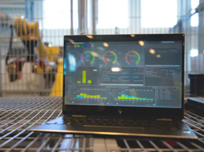 System Monitor ERP na komputerze w środowisku produkcyjnym.