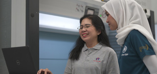 The PT Inti Presisi Toolsindo team operates the Kardex WMS system integrated with Monitor ERP.