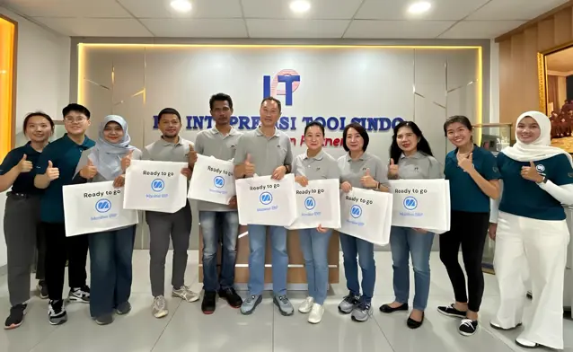Tim PT Inti Presisi Toolsindo dan Monitor ERP di kantor PT Inti Presisi Toolsindo