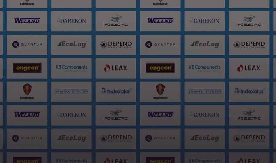 Logotypy firm korzystających z systemu Monitor ERP ustawione koło siebie na niebieskim tle.