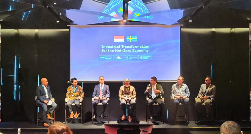 Lingeswaran Nathan (paling kanan) bersama panelis lain dalam sesi diskusi 'Industrial Transformation for the Net-Zero Economy' di SISP Business Forum 2026