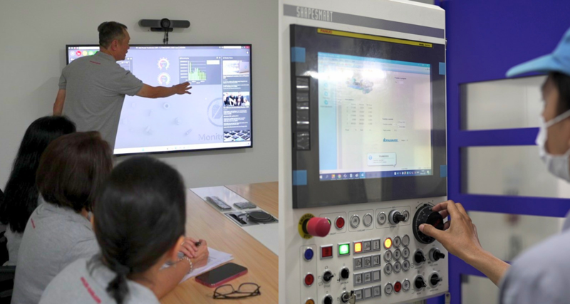 Tim PT Inti Presisi Toolsindo meninjau data produksi melalui Monitor ERP