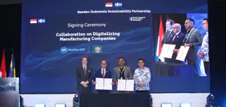 Foto bersama usai penandatanganan MoU kolaborasi digitalisasi industri manufaktur antara PT Monitor ERP System dan Kadin Indonesia Institute