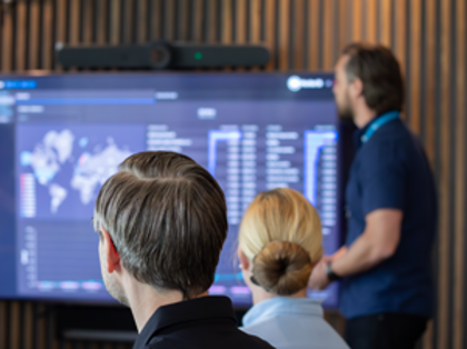 A man at Monitor ERP giving a presentation to a group of people about Monitor BI (business intelligence)